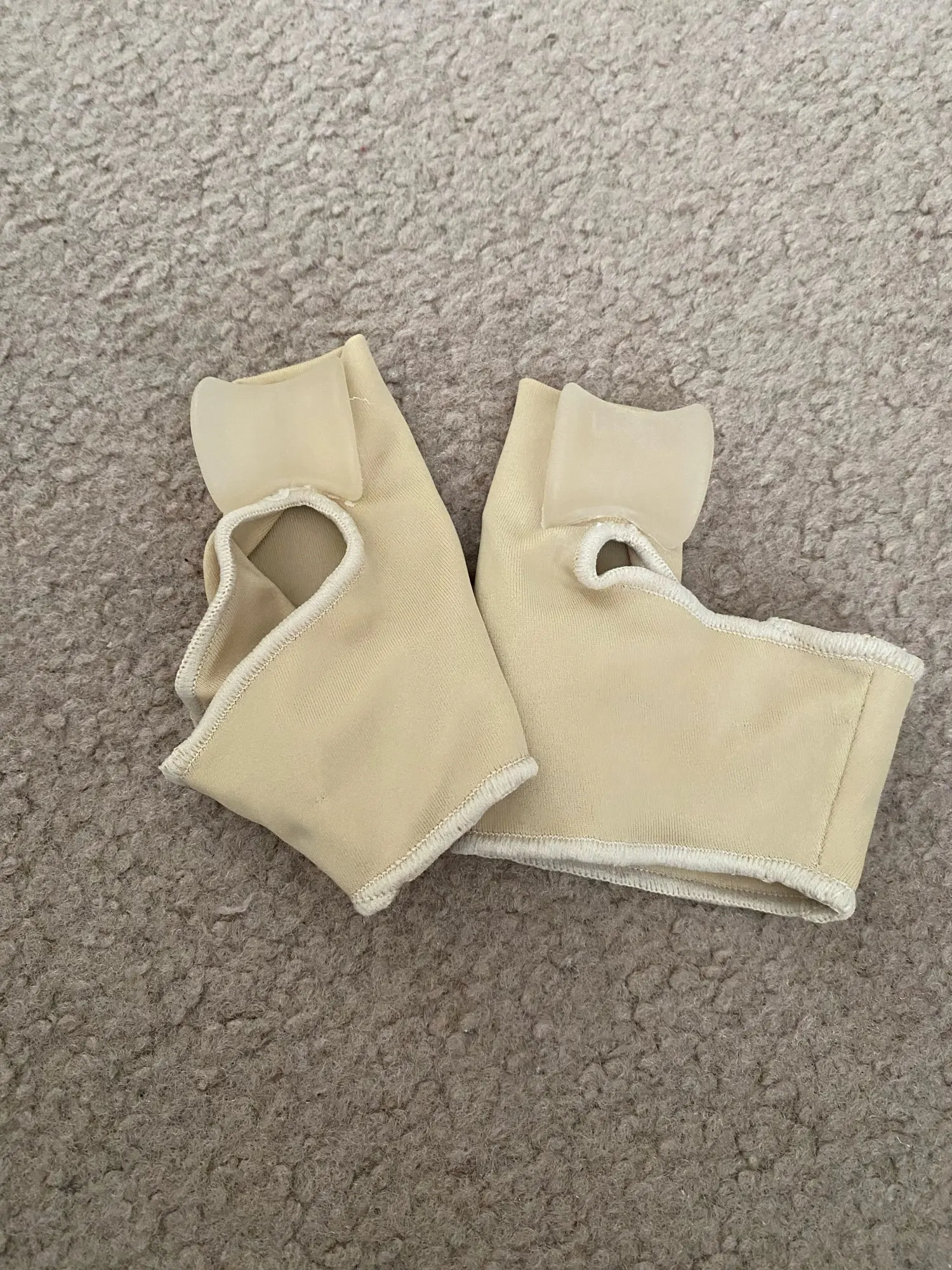 Bunion Pads With Gel Cushions – 1 Pair (Left & Right Foot) - Image 2